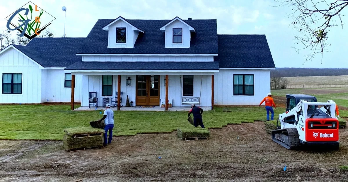 Landscaping Home White Porch Mclennan County Texas